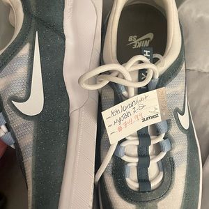 NIKE NYJAH size 8 brand new